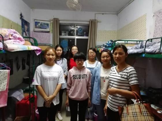 说明: E:\威廉官网中国\18动科班主任工作\18-19一学期\9.15新生入学宿舍走访-三深入活动\IMG_20180915_192301.jpg